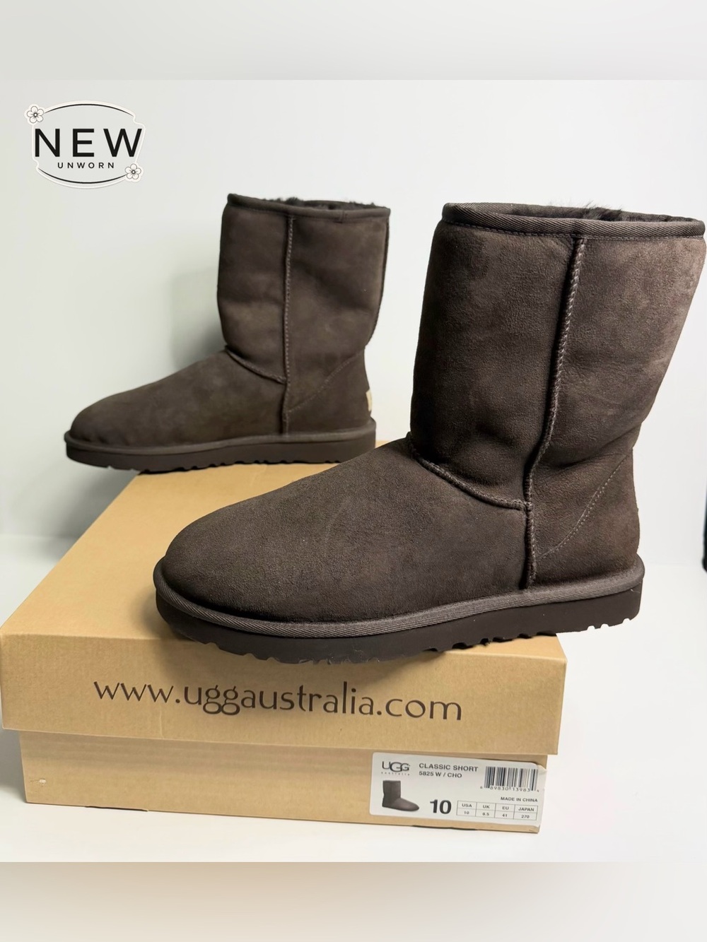 NEW UGG CLASSIC SHORT BOOT CHOCOLATE Size 10M in original Box